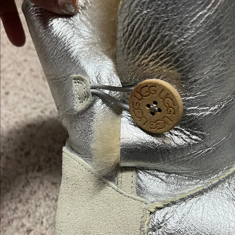 UGG Silver Ankle Boots with Cream Fur Lining I don’t have box - Picture 9 of 9